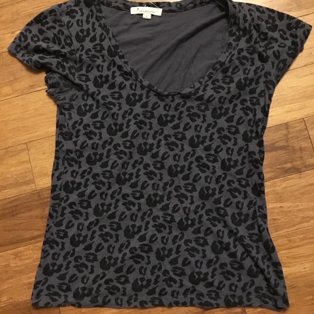 Women’s leopard print scoop neck T-shirt